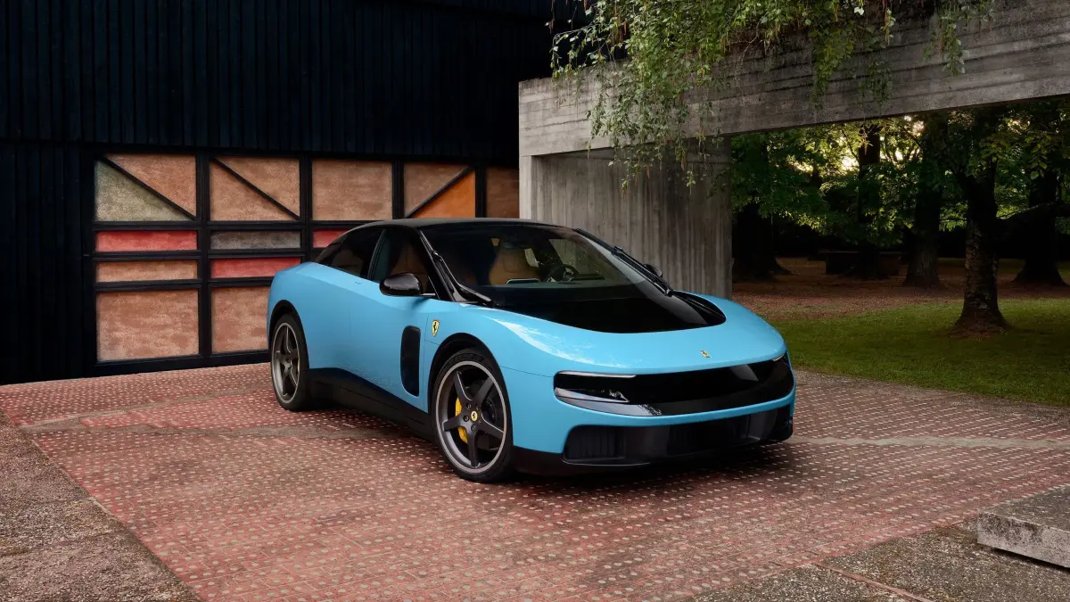 Ferrari Luce Außenansicht: HANDOUT - Ferraris Zeitenwende: Mit dem Luce präsentiert Ferrari sein erstes rein elektrisches Modell. (zu dpa: «Luce: So sieht der erste Elektro-Ferrari aus») Foto: Ferrari/dpa-mag - ACHTUNG: Nur zur redaktionellen Verwendung im Zusammenhang mit dem genannten Text und nur bei vollständiger Nennung des vorstehenden Credits - Honorarfrei nur für Bezieher des Dienstes dpa-Magazin +++ dpa-Magazin +++