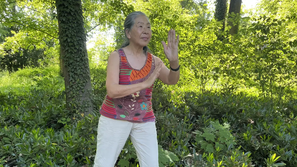 Seit 60 Jahren macht Kumiko Meixner Tai Chi - täglich, mindestens eine Stunde, berichtet die Japanerin.