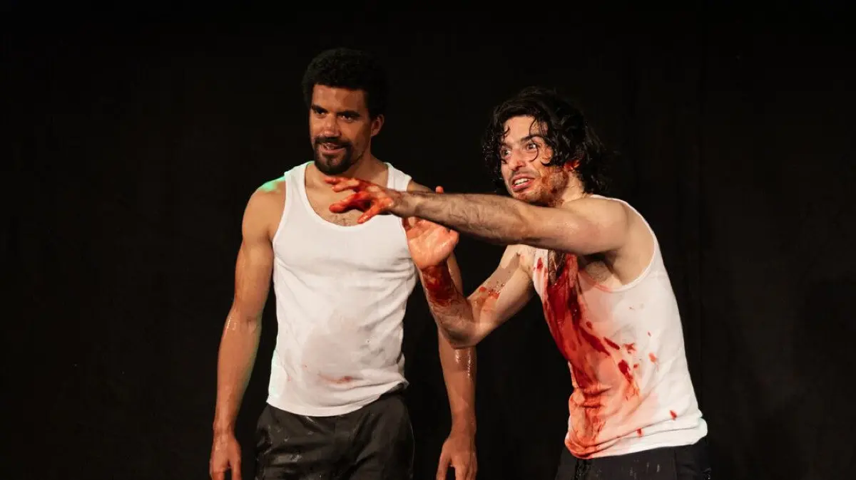 Mark Tumba (links) und Nicolas Sidiropulos in ihrer Zweipersonenfassung von Schillers Räuber.