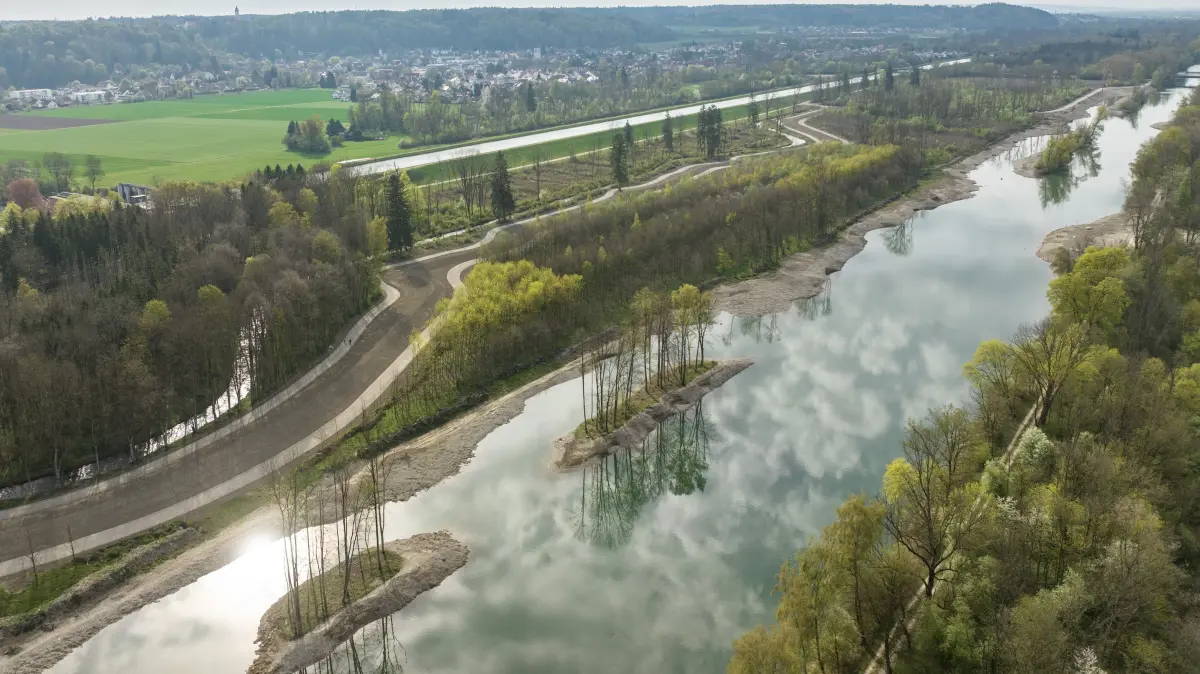 Drohnenaufnahme mit Blick nach Süden; Iller bei Altenstadt