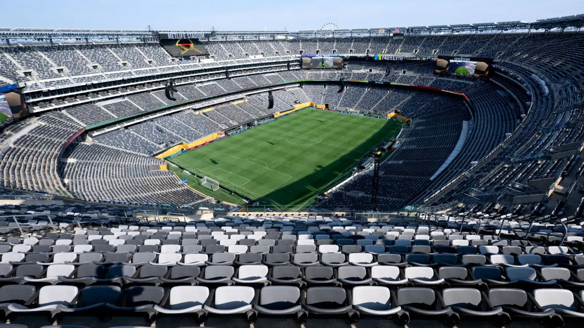 Final-Stadion: ARCHIV - 11.07.2025, USA, East Rutherford: Fußball: Club-WM, vor dem Finale FC Chelsea - Paris Saint-Germain. Blick in das MetLife Stadium in East Rutherford. Die Arena (New York/New Jersey) ist eine Spielstätte bei der Fußball-WM 2026. (zu dpa: «Ticket-Wirbel vor WM: US-Justiz fordert Aufklärung von FIFA») Foto: Sven Hoppe/dpa +++ dpa-Bildfunk +++