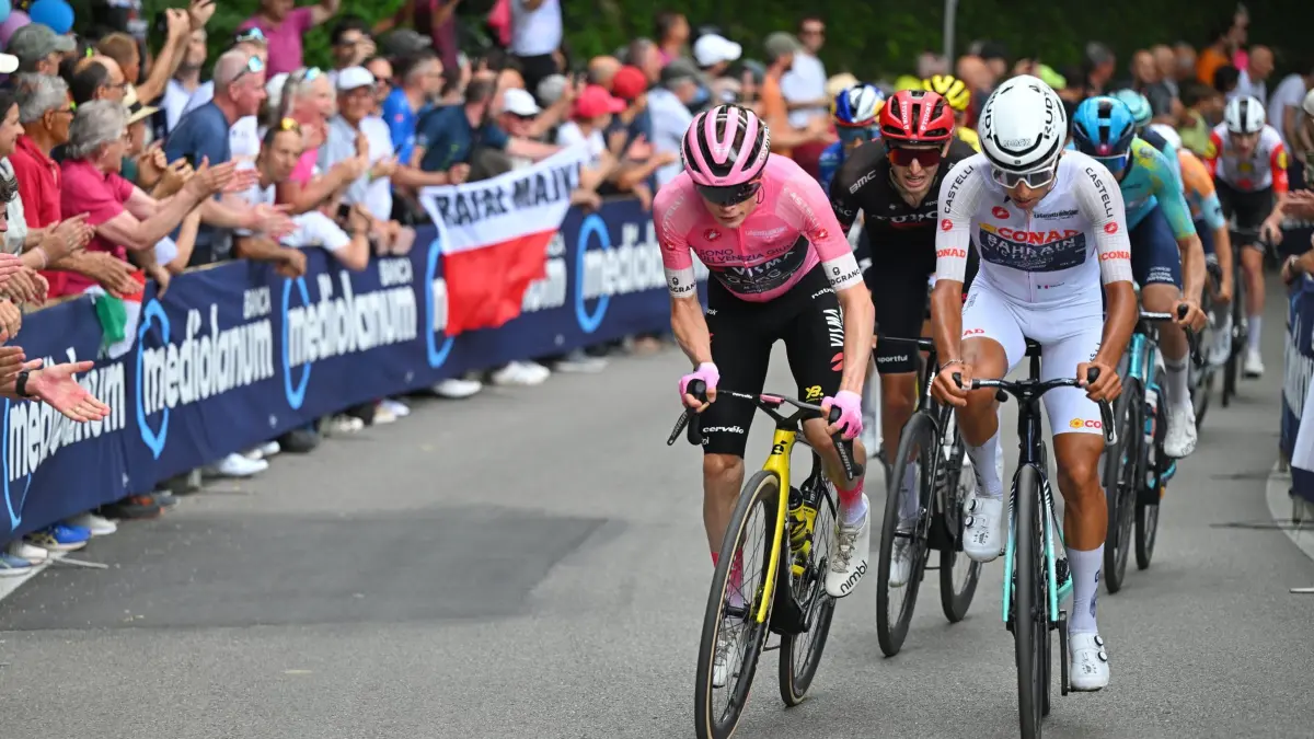 UCI WorldTour - Giro d’Italia: 28.05.2026, Italien, -: Radsport: UCI WorldTour - Giro d’Italia, Fai della Paganella - Pieve di Soligo (168,00 km), 18. Etappe. Das Feld fährt an Zuschauen vorbei. Foto: Fabio Ferrari/LaPresse/AP/dpa +++ dpa-Bildfunk +++