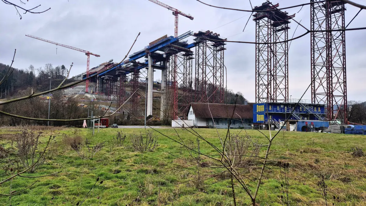 Wenn die Brücke fertiggebaut ist, will der FC Horb in den Manfred-Volz-Sportpark zurückkehren.
