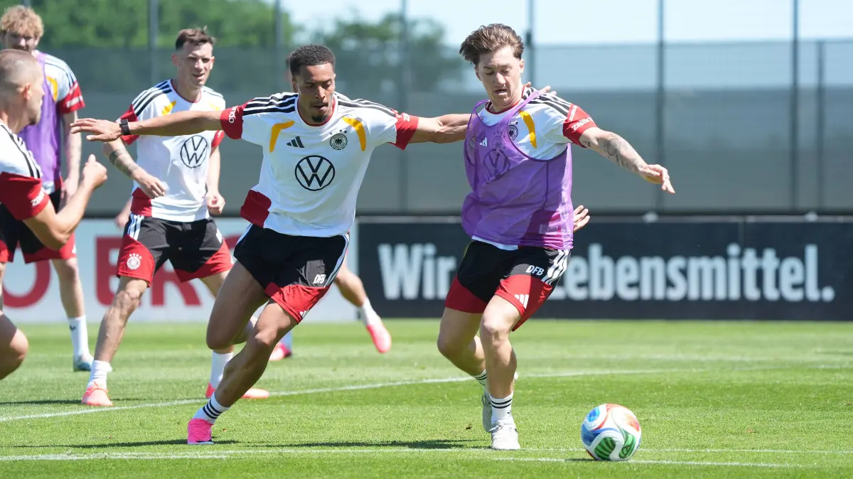 Herzo Base 28.05.2026: Deutsche Nationalmannschaft, Trainingslager zur WM-Vorbereitung, Home Ground, HerzoBase, World of Adidas, Herzogenaurach: Angelo Stiller Deutschland Germany gegen Felix Nmecha Deutschland Germany - Herzo Base 28.05.2026: Deutsche Nationalmannschaft, Trainingslager zur WM-Vorbereitung, Home Ground, HerzoBase, World of Adidas, Herzogenaurach *** Angelo Stiller Germany Germany against Felix Nmecha Germany Germany Germany Herzo Base 28 05 2026 German national team, training camp for World Cup preparation, Home Ground, HerzoBase, World of Adidas, Herzogenaurach