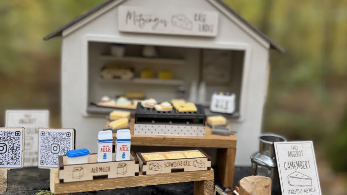 Käse darf in einer Ortschaft, bewohnt von Mäusen, natürlich nicht fehlen. Selbstgebaute Mäusehäuser können noch bis zum 5. Juni für den Mäusewald gespendet werden.