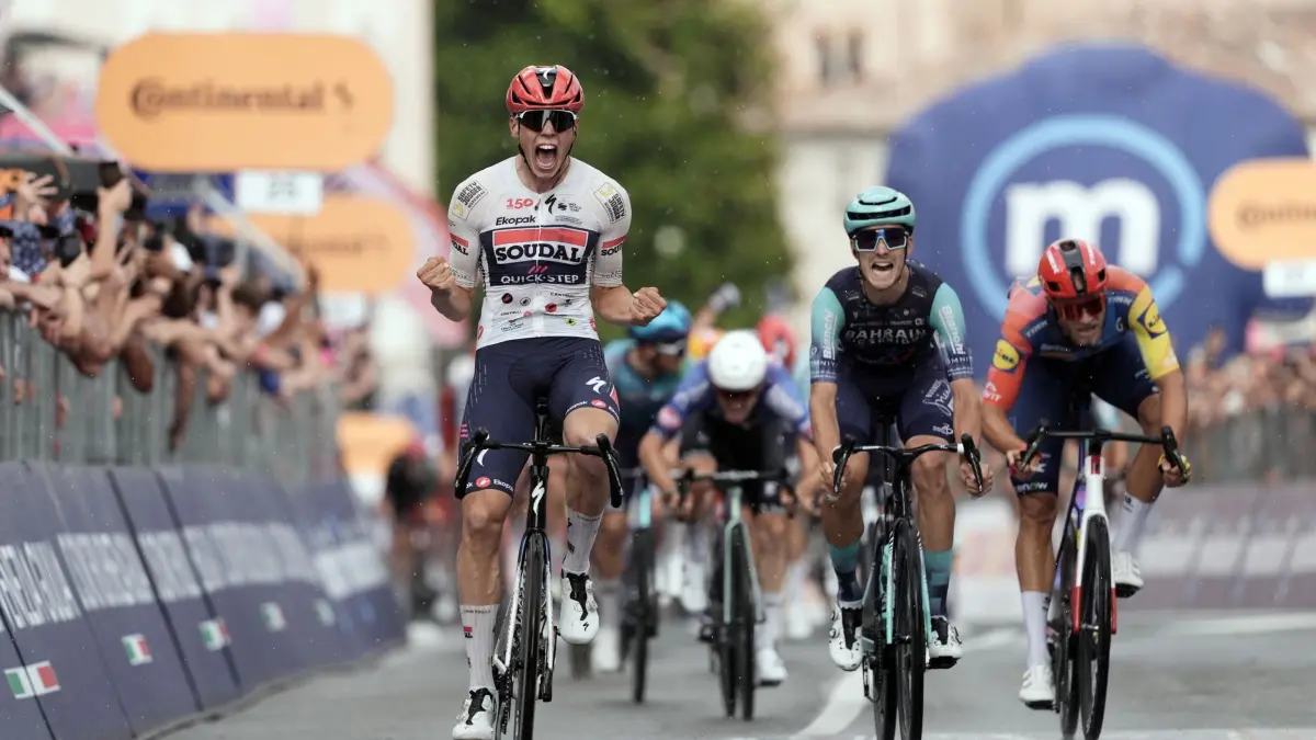 Italien Giro d'Italia Radsport: 28.05.2026, Italien, Pieve di Soligo: Radsport: UCI WorldTour - Giro d’Italia, Fai della Paganella - Pieve di Soligo (168,00 km), 18. Etappe. Der Franzose Paul Magnier von Soudal Quick-Step gewinnt die 18. Etappe. Foto: Massimo Paolone/LaPresse/AP/dpa +++ dpa-Bildfunk +++