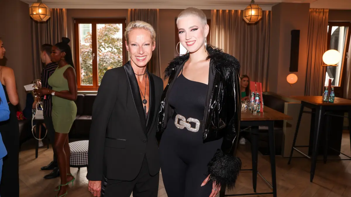 Martina Gleißenebner-Teskey (l) und Tochter Lou-Anne Gleißenebner-Teskey.