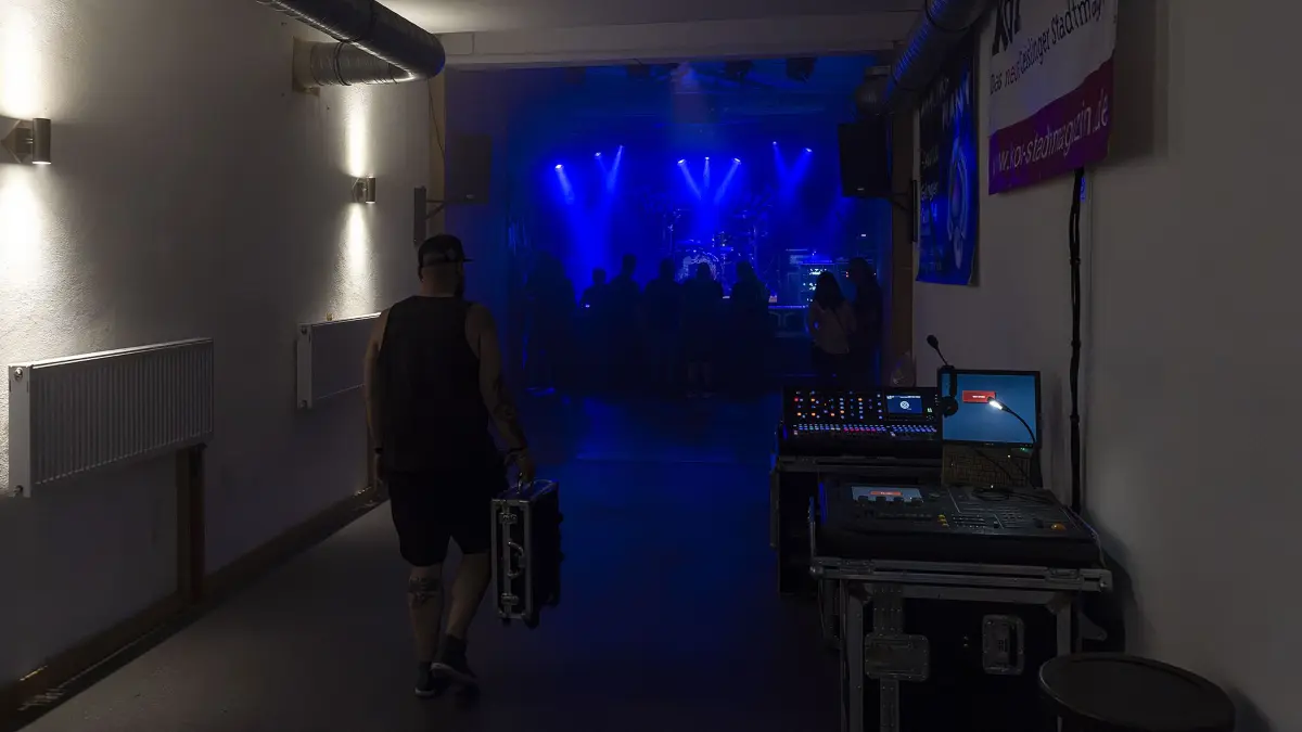 Blick hinter die Kulissen bei der MieV - Musikerinitiative e.V. in Geislingen. Behind-the-scencess bei der Exilia - Anti Gravity Tour 26. Support: TerrorTwinz & Broken Fate.