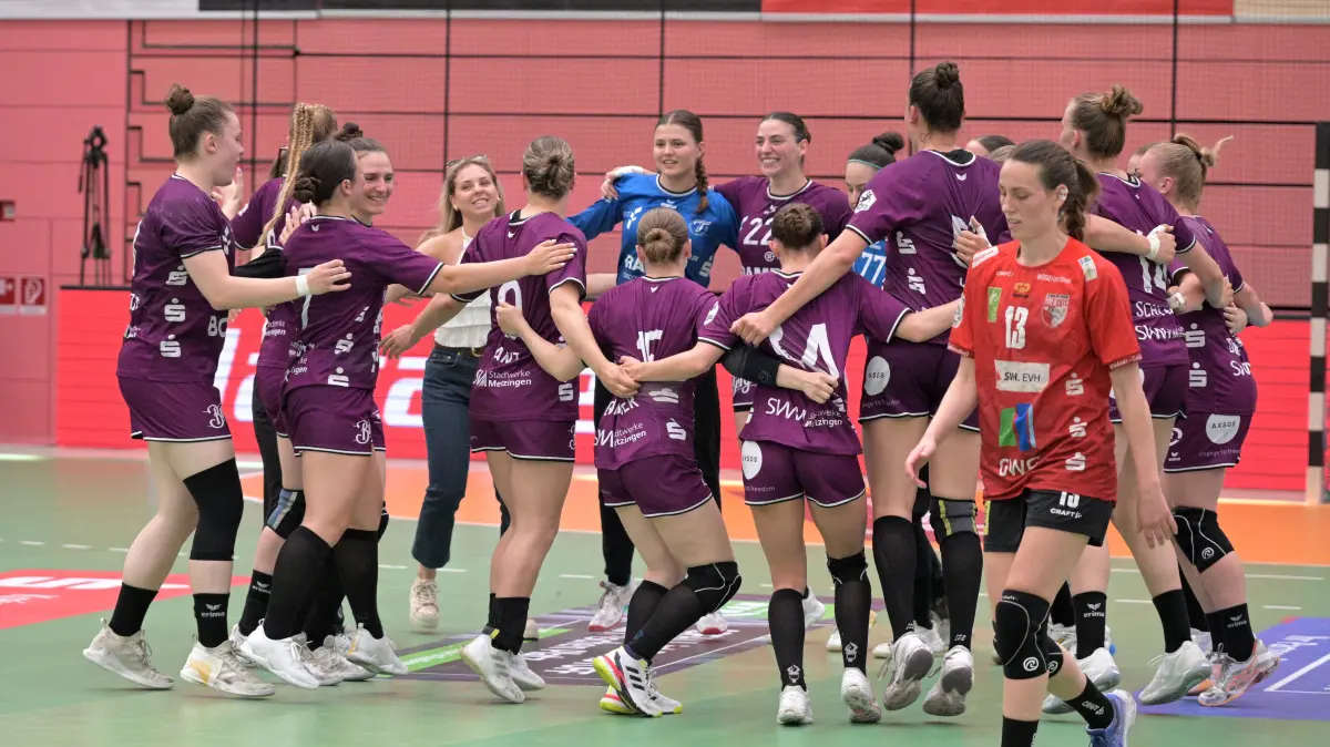 TusSies Metzingen vs. SV Union Halle-Neustadt , Handball, Alsco HBF, 7. Play-Off Ligaspieltag, Saison 2025/2026, 30.05.2026: die TusSies Jubel am letzten Spiel noch mal nach dem 36:28 gegen den SV Union Halle-Neustadt
TusSies Metzingen vs. SV Union Halle-Neustadt , Handball, Alsco HBF, 7. Play-Off Ligaspieltag, Saison 2025/2026, 30.05.2026
Foto: Eibner-Pressefoto/Tobias Baur