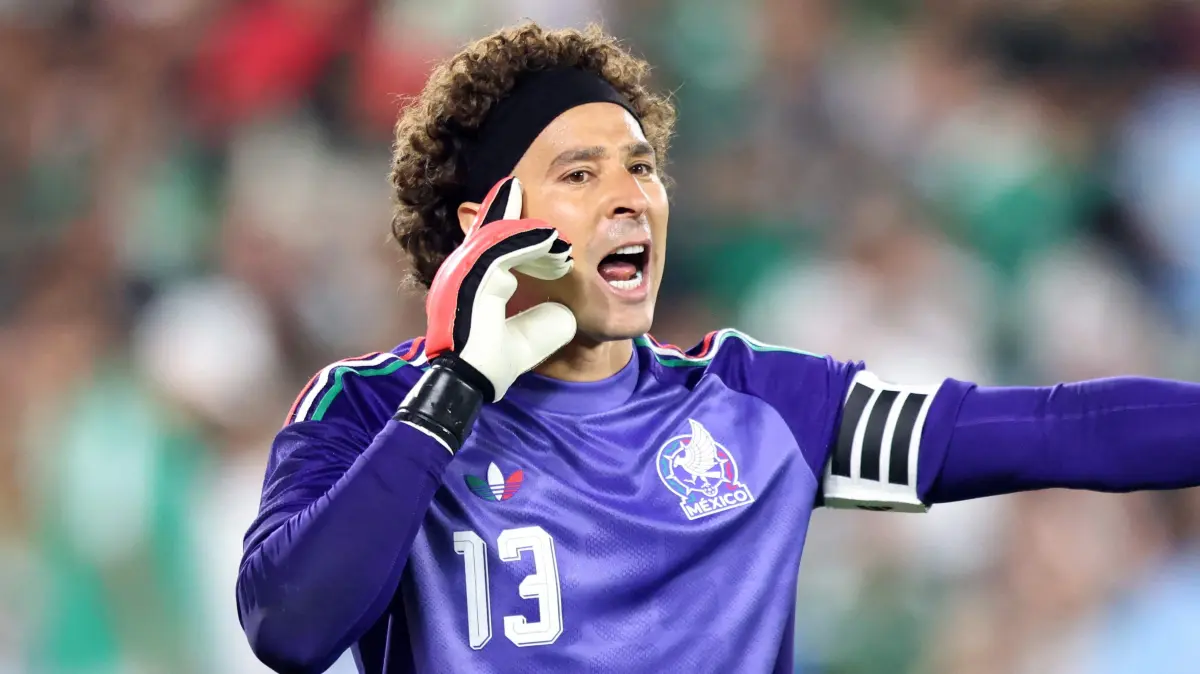 Mexico v Australia - International Friendly: PASADENA, CALIFORNIA - MAY 30: Guillermo Ochoa of Mexico reacts during the international friendly match between Mexico and Australia at Rose Bowl Stadium on May 30, 2026 in Pasadena, California. Luiza Moraes/Getty Images/AFP (Photo by Luiza Moraes / GETTY IMAGES NORTH AMERICA / Getty Images via AFP)