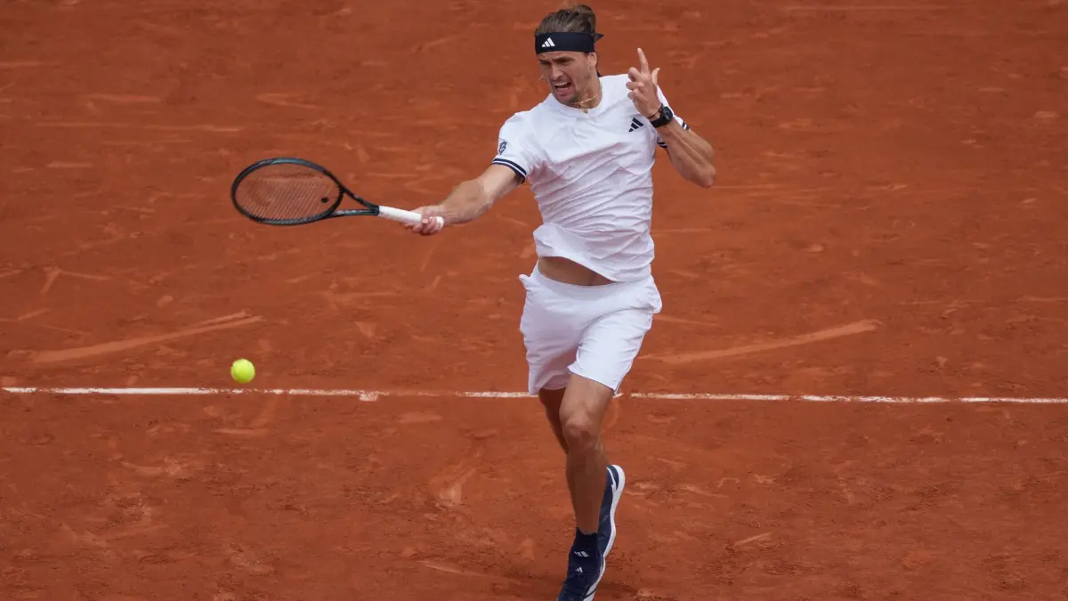 Tennis French Open: 31.05.2026, Frankreich, Paris: Tennis: Grand Slam/ATP-Tour - French Open, Einzel, Männer, Achtelfinale, Zverev (Deutschland) - de Jong (Niederlande). Alexander Zverev in Aktion. Foto: Thibault Camus/AP/dpa +++ dpa-Bildfunk +++