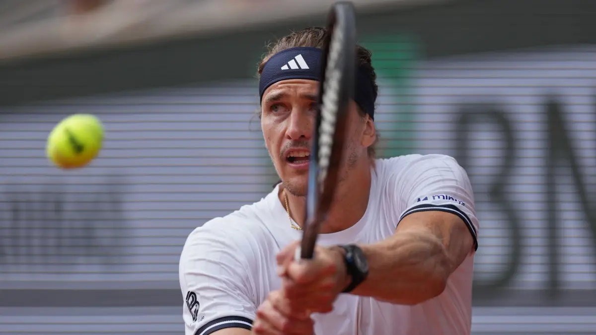 Tennis French Open: 31.05.2026, Frankreich, Paris: Tennis: Grand Slam/ATP-Tour - French Open, Einzel, Männer, Achtelfinale, Zverev (Deutschland) - de Jong (Niederlande). Alexander Zverev in Aktion. Foto: Thibault Camus/AP/dpa +++ dpa-Bildfunk +++