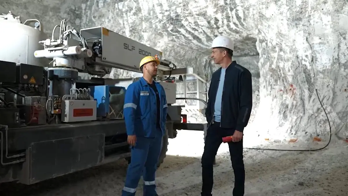 Steffen Hallaschka (r.) mit Bergmann Luka Draganjac
+++ Die Verwendung des sendungsbezogenen Materials ist nur mit dem Hinweis und Verlinkung auf RTL+ gestattet. +++
