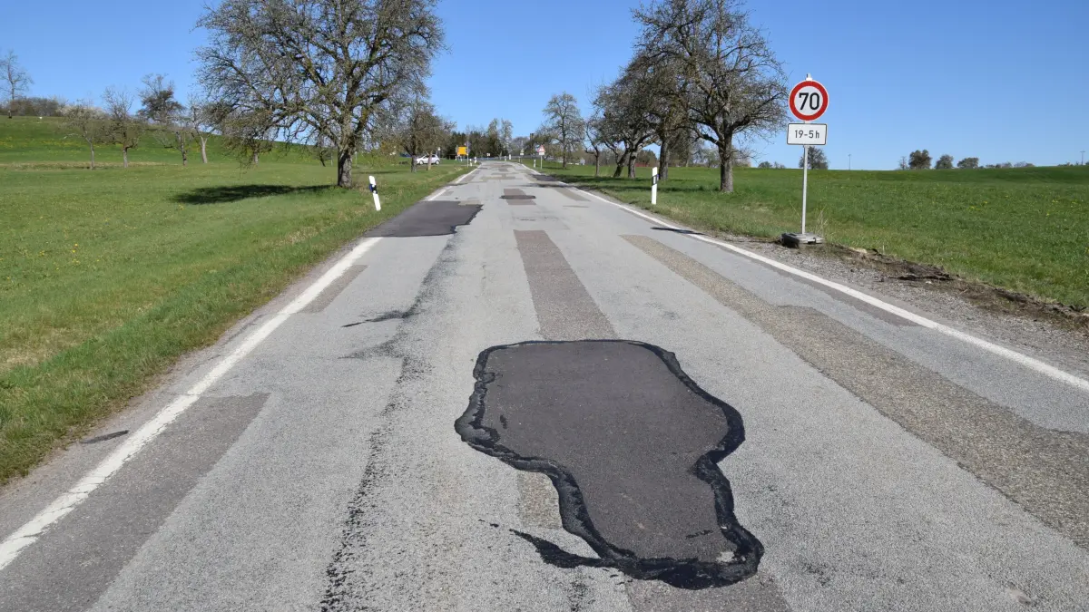 Die Sanierung der L 1150 zwischen dem Abzweig Wildgarten und dem Abzweig nach Eichenkirnberg läuft.⇥