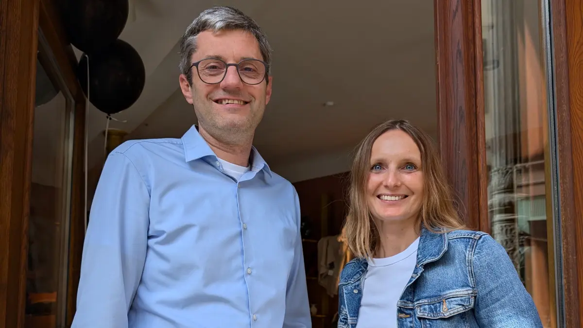 Volker Dürr und Nadine Marquardt freuen sich über die Eröffnung des Concept Stores „Matida“ in der Neuen Straße in Schwäbisch Hall.