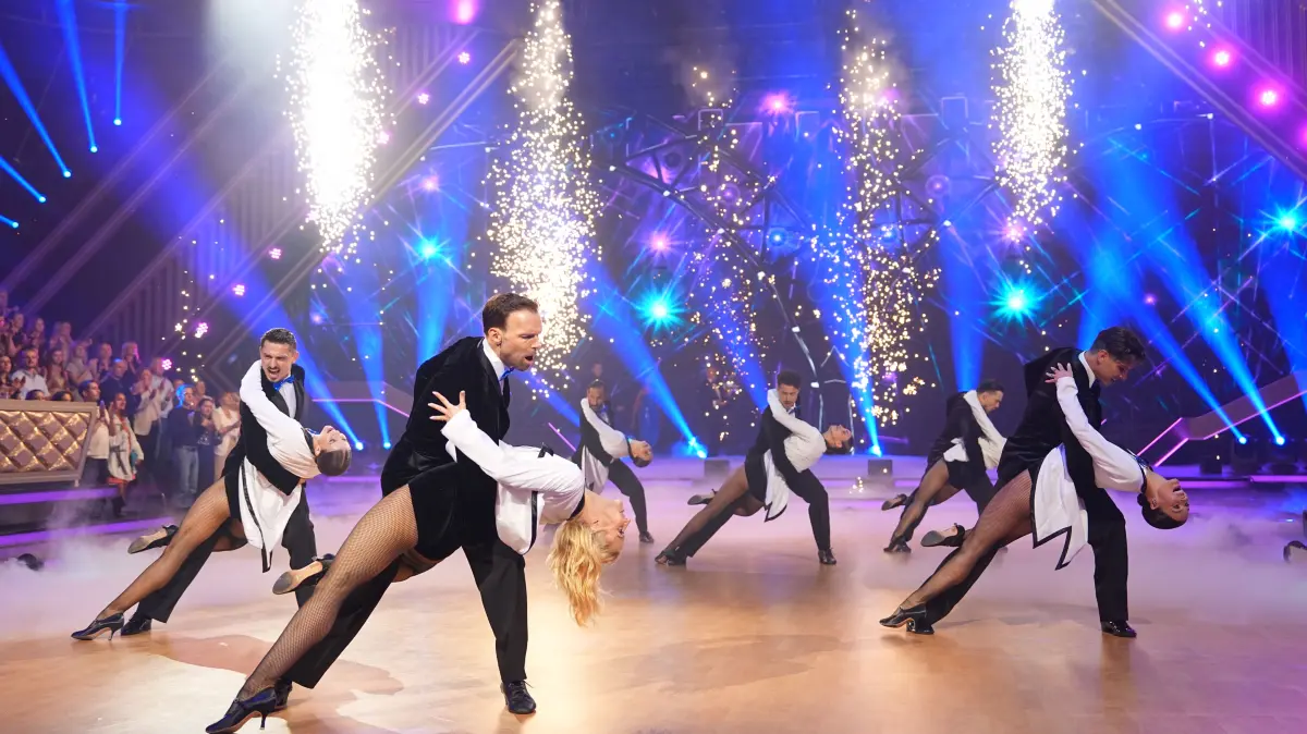 Neun Paare treten bei „Let’s Dance – Die große Profi-Challenge“ 2026 an.