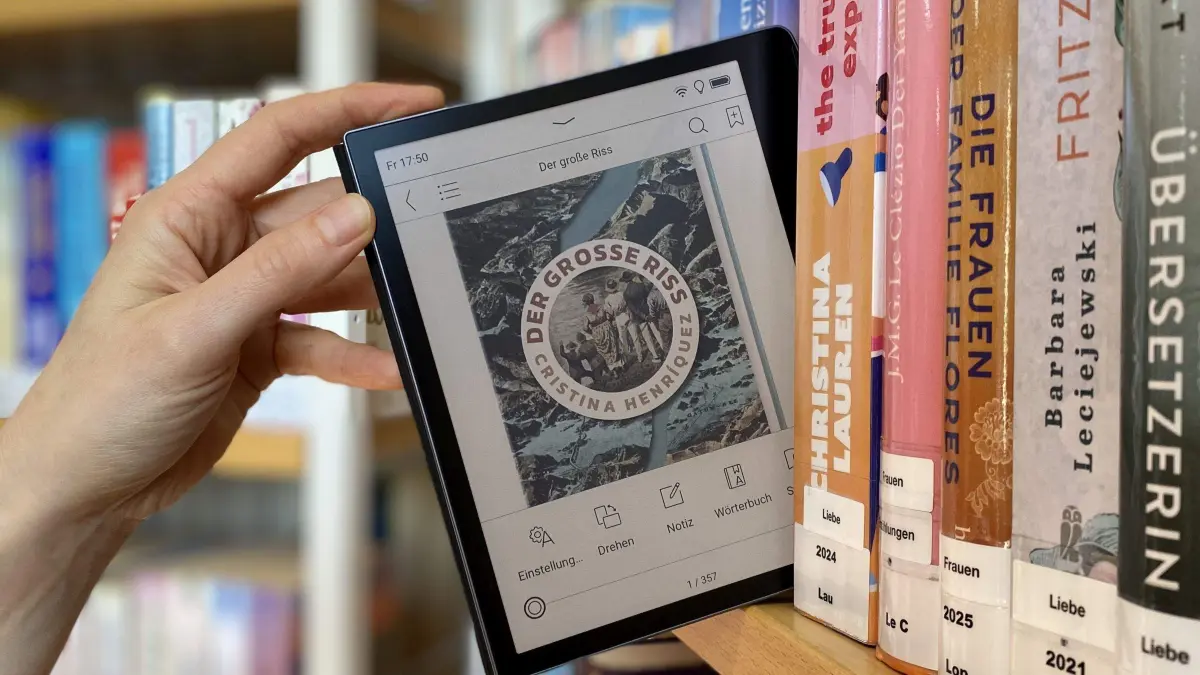 E-Reader aus dem Bibliotheksregal