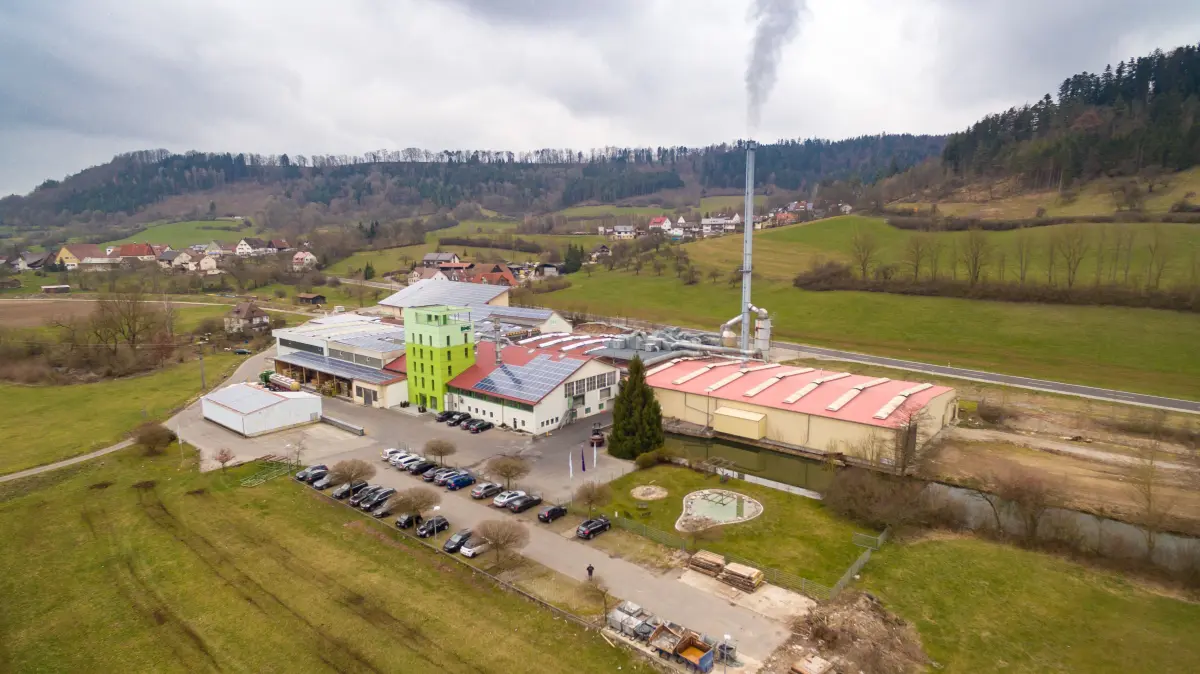 Das Firmengelände der BMK GmbH befindet sich direkt an der B 19 am Ortseingang des Gaildorfer Teilorts Bröckingen. Eine Entscheidung zur Nachnutzung wurde laut Unternehmen noch nicht final getroffen.