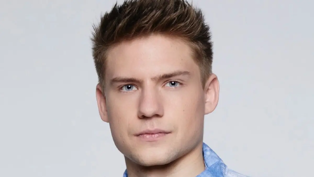 Moritz (Lennart Borchert) bekommt gerade richtig Ärger.