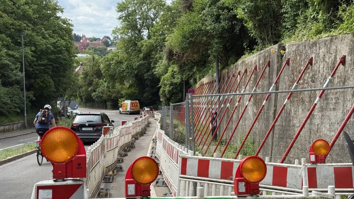 Tübingen Mörikestraße Stützmauer Absperrung