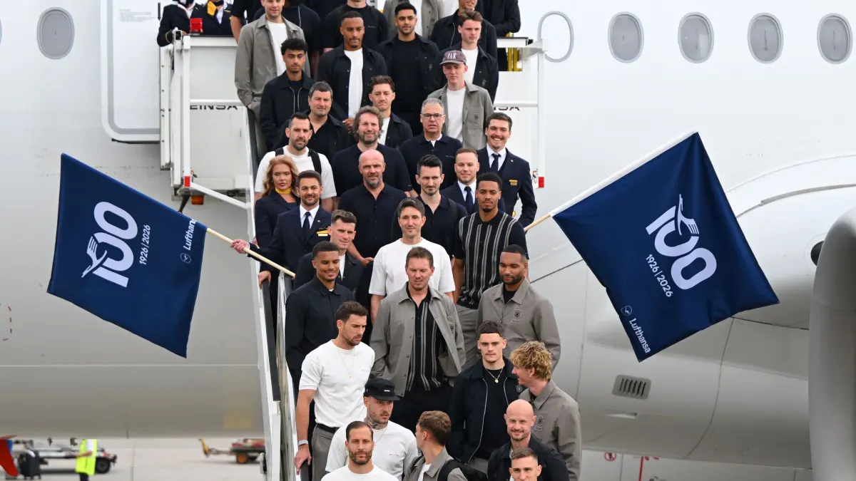 Abflug: Die Nationalmannschaft hat sich gestern auf den Weg in die USA gemacht.