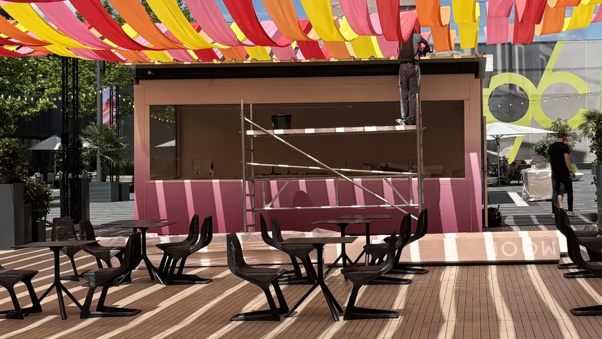 Auf dem Hugo-Boss-Platz wird bereits fleißig umgebaut, sodass der Eröffnung am 13. Juni nichts mehr im Weg steht.