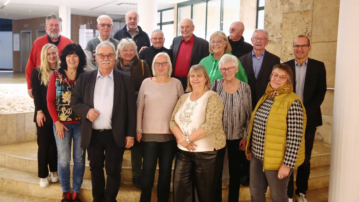 Seit 30 Jahren besteht der Kreisseniorenrat. Vorsitzender Josef Weiß (4.v.l.) erklärt, warum das Engagement so wichtig ist.