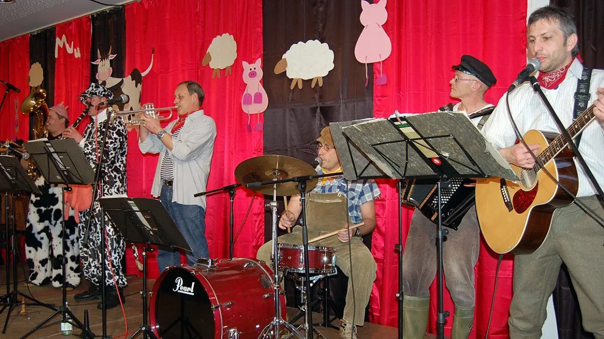 (ohne Überschrift): Vorsicht: Dieses Foto ist möglicherweise nur für den einstigen Verlag Schwäbisches Tagblatt verwendbar. Fasnet Empfingen
Krautländer Musikerheim