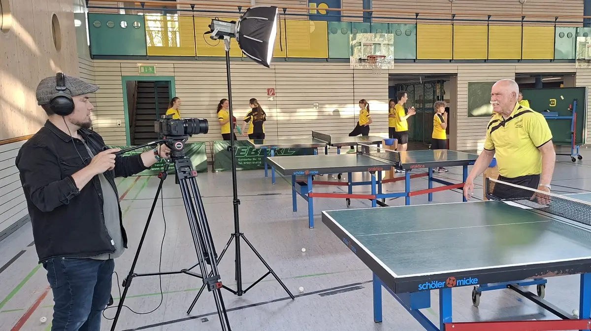 Ein Portrait-Film für die Preisverleihung wird im Vorfeld mit Eberhard Wenzelburger in der Ingersheimer Sporthalle gedreht.