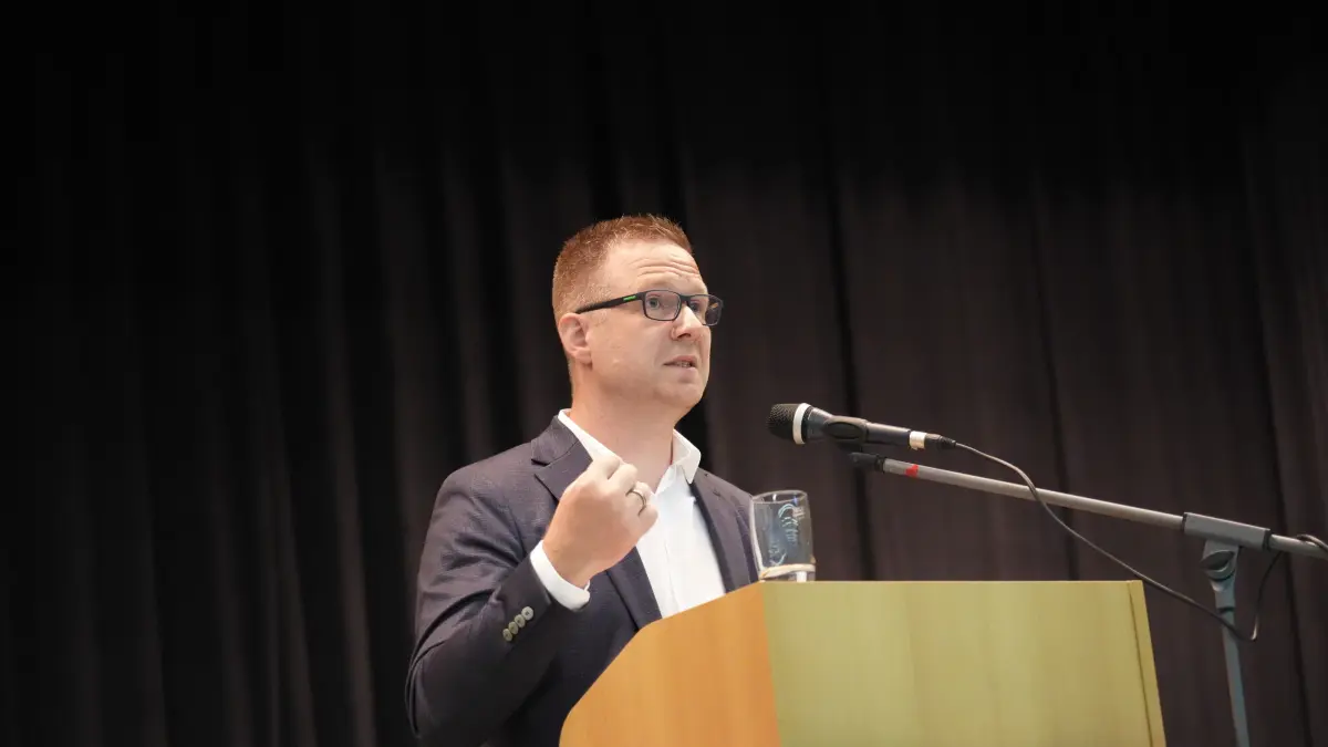 Stephan Frickinger ist aktuell noch Bürgermeister in Leibertingen im Landkreis Sigmaringen. Der 41-Jährige findet, Winterlingen hat die perfekte Größe für ein Bürgermeisteramt.
