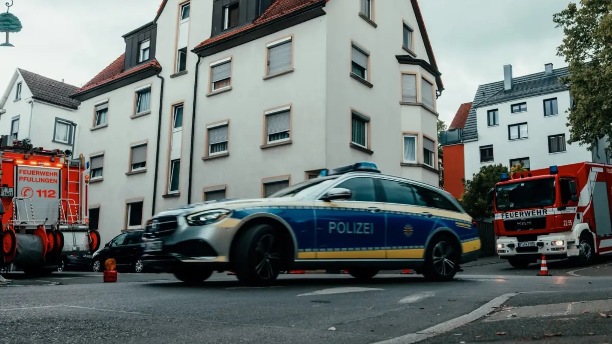 Streifenwagen Polizei Blaulicht Reutlingen Wörthstraße gesperrt