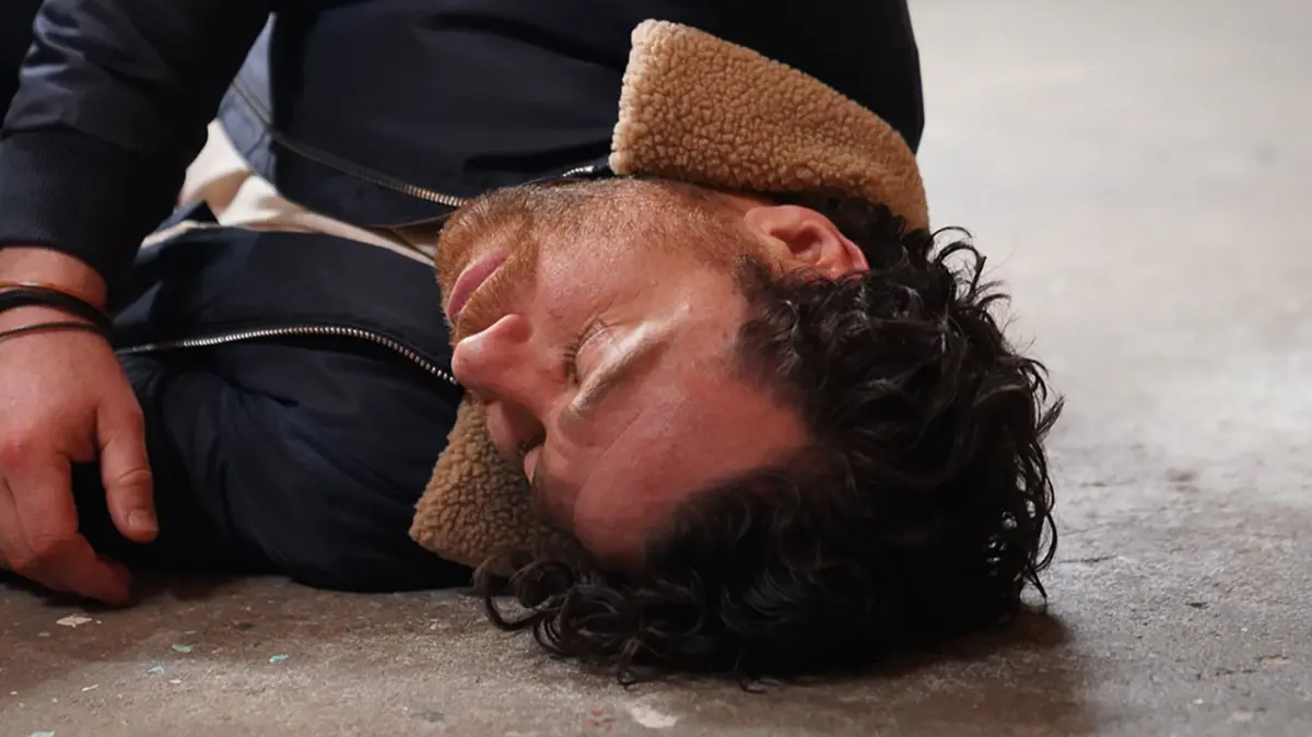 Carlos (Patrick Fernandez) wurde ermordet.