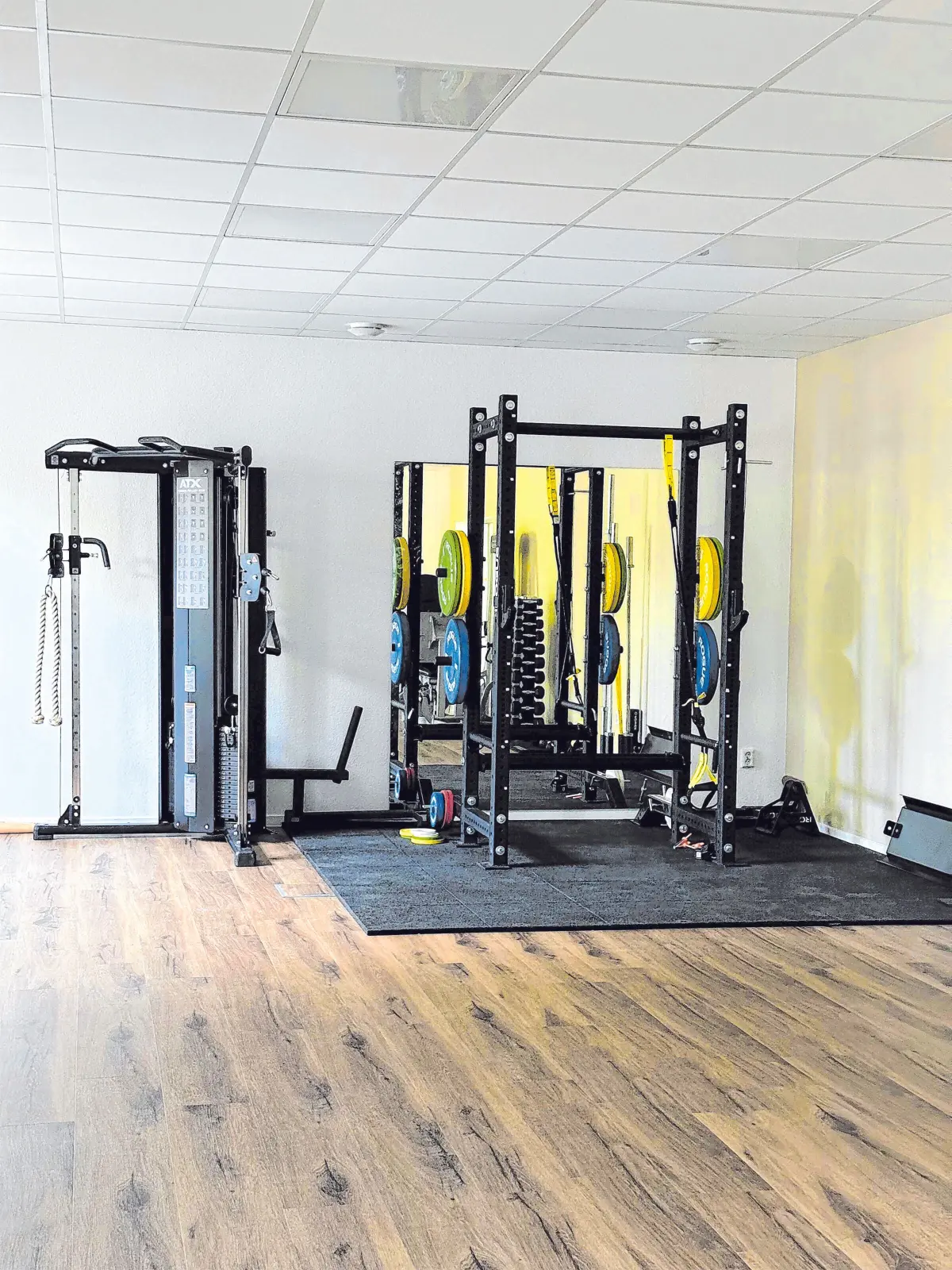 Mit insgesamt sieben neuen Behandlungsräumen und einer stark vergrößerten Trainingsfläche mit modernsten Geräten profitieren nun neben den Patienten auch die Mitarbeiterinnen und Mitarbeiter von der Umgestaltung.⇥Foto: Volker Schweizer