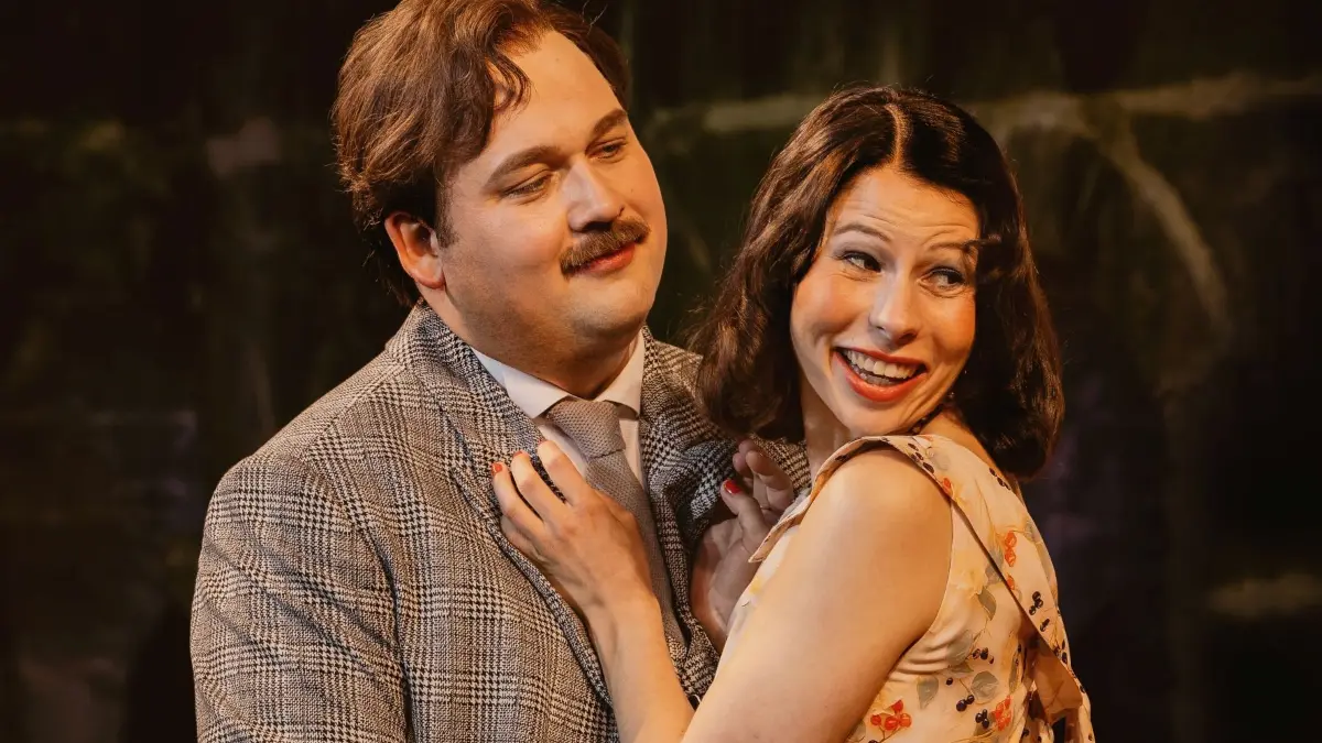 Die Kreuzgangspiele spielen "Der große Gatsby": Meike Pintaske (Daisy Buchanan), Lennart Matthiesen (Jay Gatsby)