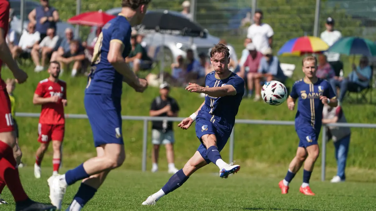 Toni Weihbrecht will sich mit der Spvgg Satteldorf für die Relegationsspiele warmschießen.