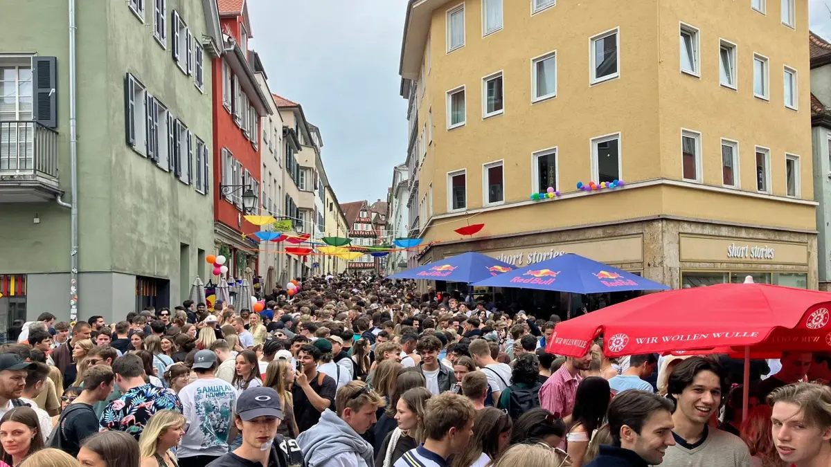 After-Show-Party nach dem Stocherkahnrennen am Lustnauer Tor in Tübingen