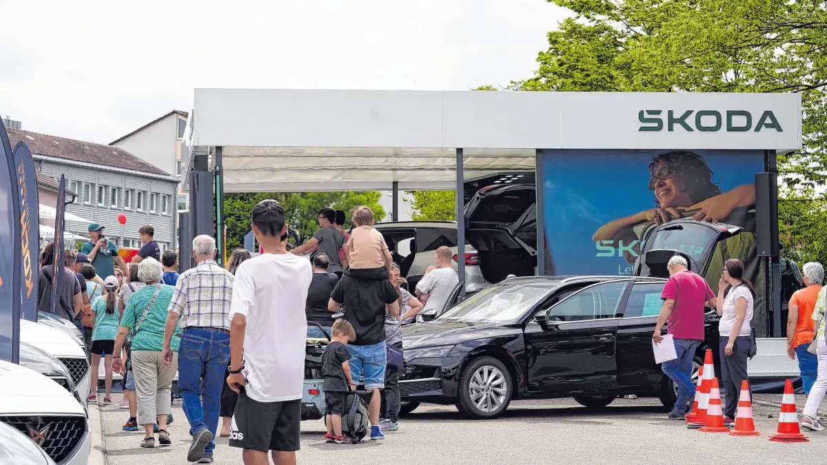 Skoda ist mit einer Roadshow da und präsentiert die neuesten Modelle. Darüber hinaus zeigt das Autohaus Koch die breite Palette seiner Fahrzeuge: SEAT, CUPRA, VW-Nutzfahrzeuge und Yamaha-Motorräder.⇥ Fotos: Autohaus Koch
