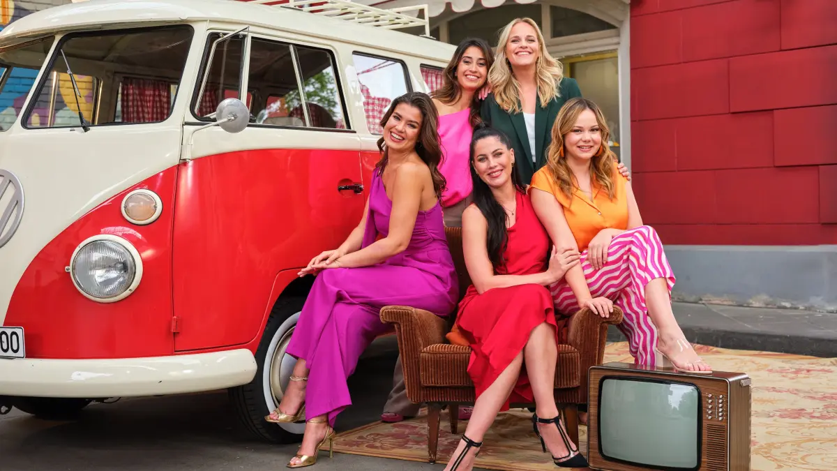 V.l.: Sharon Berlinghoff (spielte Vivien Lassner), Özge Delioglan ("Esma Gülec"), Valea Scalabrino (Sina Hirschberger), Carina Koller (spielte Cecilia Weigel), Theresa Traser (Ronja Pfeiffer)