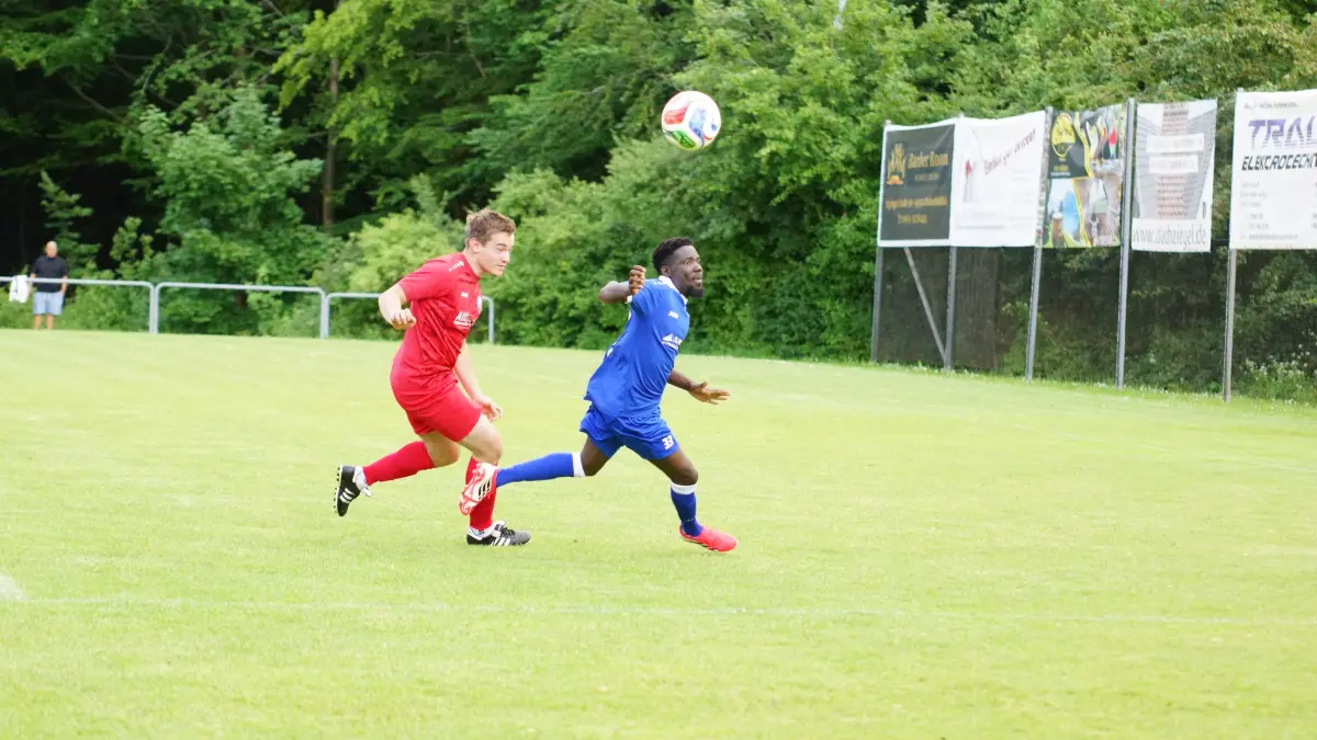 Der FC Matzenbach (rot) geht mit einem 3:1-Sieg gegen den TSV Gerabronn in die Relegation zur Bezirksliga. Am Mittwoch, 10. Juni, 19 Uhr, spielt der FCM in Ilshofen gegen Steinbach-Comburg.