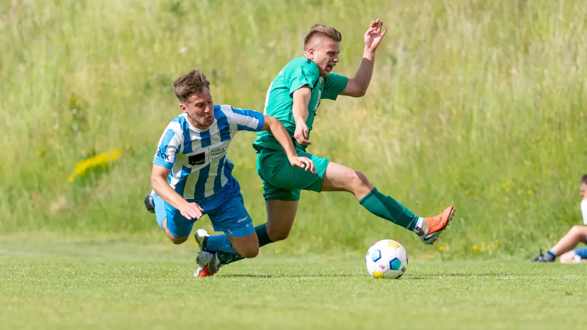 SV Heiligenzimmern - SGM Irslingen/Epfendorf, Fußball Kreisliga A1, 30. Spieltag, Saison 2025/2026, 06.06.2026 : Sebastian Woerz (SV Heiligenzimmern, #03) und Jonas Frommer (SGM Irslingen/Epfendorf, #10)
SV Heiligenzimmern - SGM Irslingen/Epfendorf, Fussball Kreisliga A1, 30. Spieltag, Saison 2025/2026, 06.06.2026
Foto: Eibner-Pressefoto/Kirsten Jäger