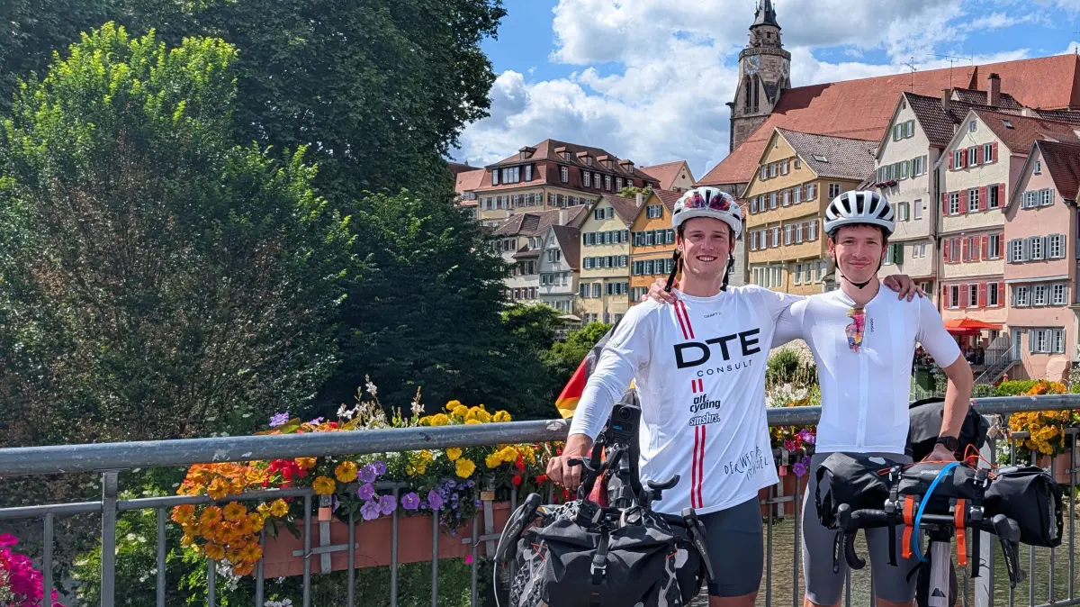 Phil Weinmann (links) auf Spendentour für die DKMS, auf den ersten Etappen begleitet von seinem Cousin Finn Weinmann.