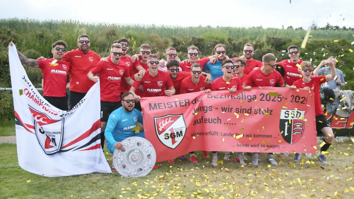 Die SGM Deißlingen/Lauffen durfte nach dem 6:1-Kantersieg am letzten Bezirksliga-Spieltag gegen den FC Hechingen die Meisterschaft und den Aufstieg in die Landesliga bejubeln.