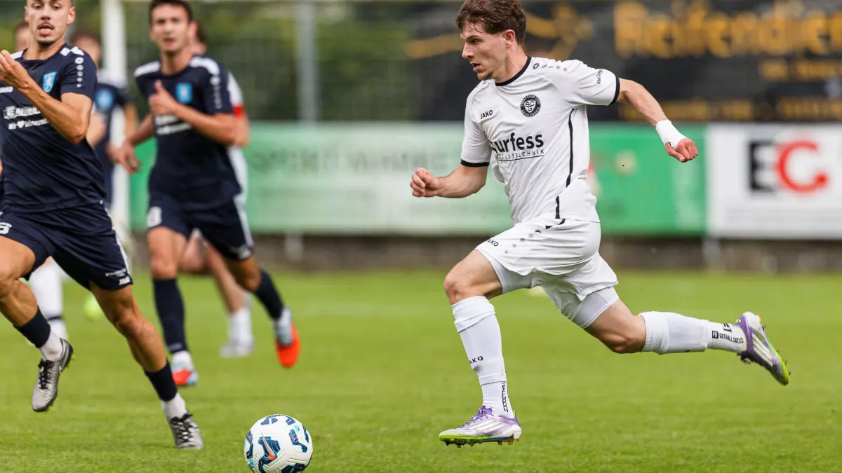 Fussball Landesliga: Fussball Landesliga; SC Geislingen - TSGV Waldstetten;
Patrick Niederberger (SC Geislingen, #18);
06.06.2026; Stadion Eybacher Tal; Geislingen.
Foto: Thomas Madel