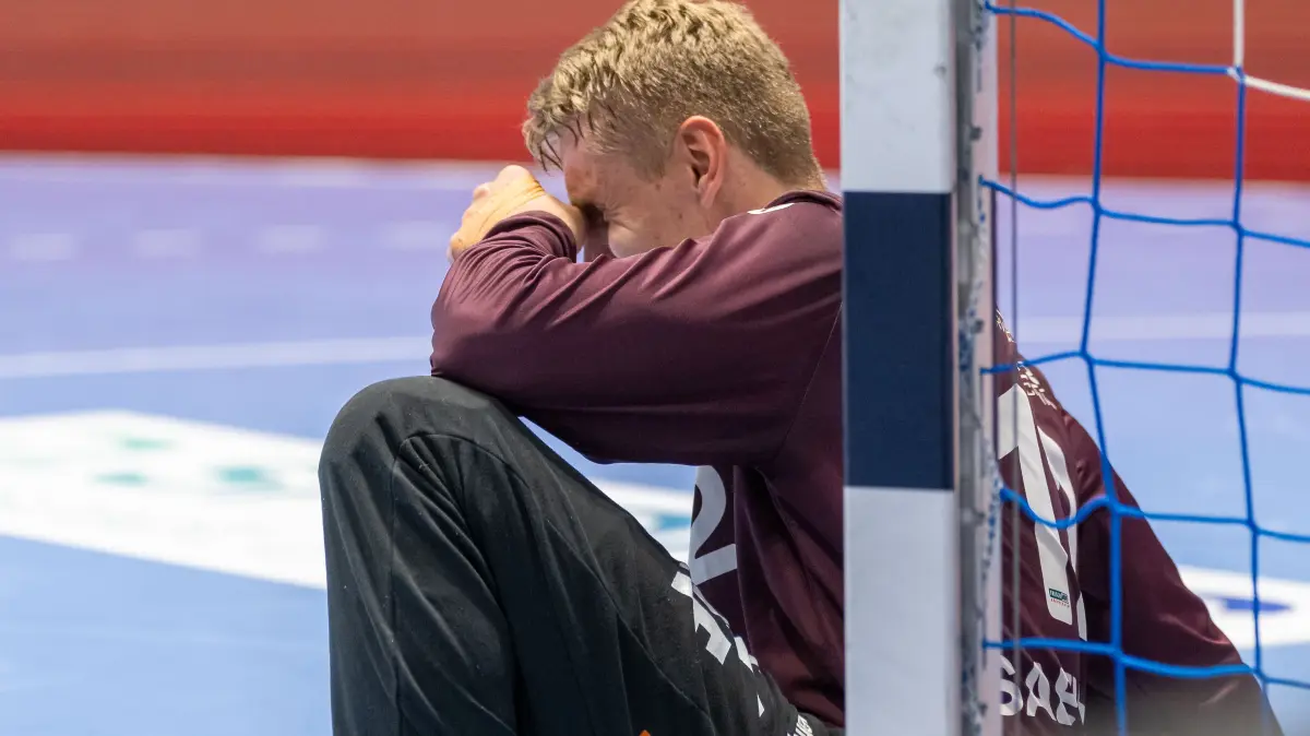 Bergischer HC vs. Frisch Auf! Goeppingen, Handball, DAIKIN HBL, 34. Spieltag, Saison 2025/2026, 07.06.2026: Kristian Saeveras (FRISCH AUF! Goeppingen, #12) ist nach einem weiteren Gegentreffer enttaeuscht.
Bergischer HC vs. Frisch Auf! Goeppingen, Handball, DAIKIN HBL, 34. Spieltag, Saison 2025/2026, 07.06.2026
Foto: Eibner-Pressefoto/Thomas Haesler