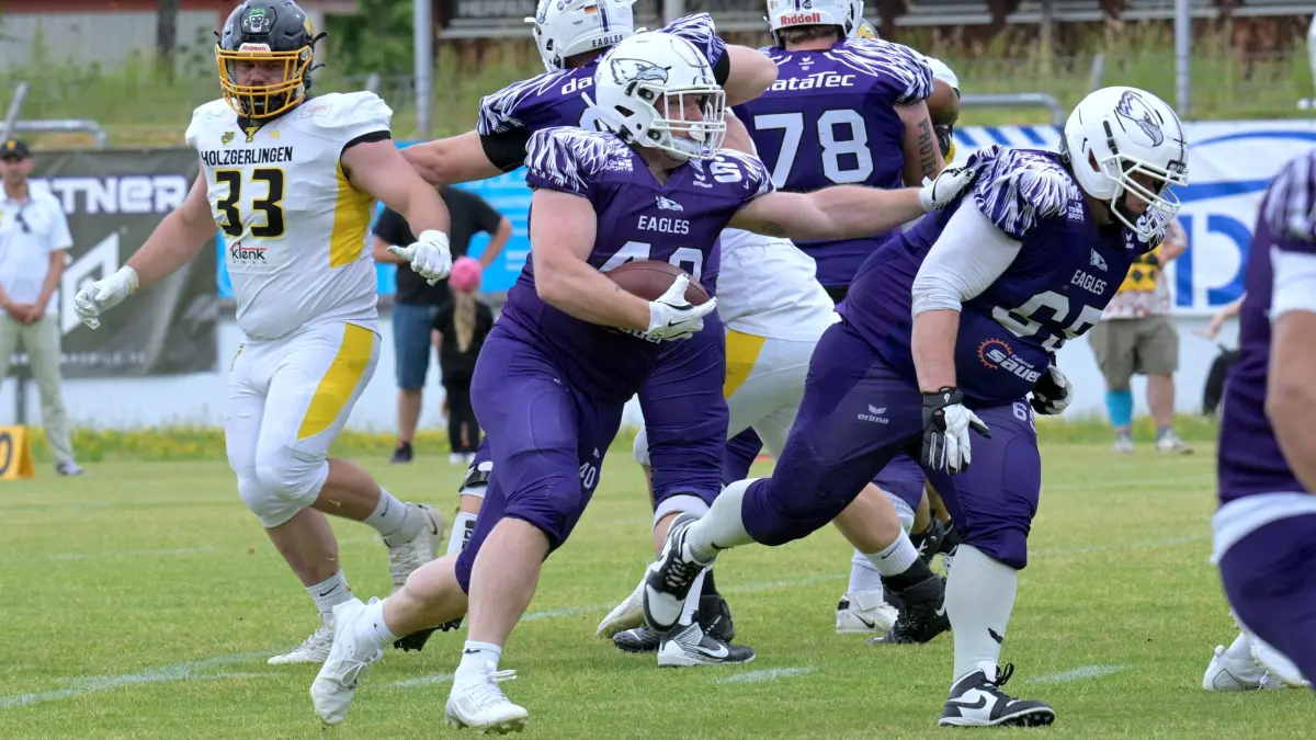 American Football RL | SSV Reutlingen 05 Eagles vs. Holzgerlingen Twister: American Football | SSV Reutlingen 05 Eagles (lila) vs. Holzgerlingen Twister (weiss) // 2026-06-06 // Foto: JoBaur // #40 Luis Ludwig List (SSV Reutlingen Eagles)