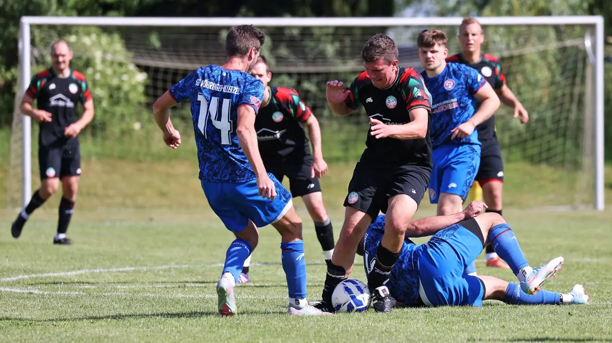 Die SGM Balzheim/Dietenheim spielt 1:1 gegen die SGM Vöhringen/Illerzell und krönt sich damit zum Meister in der Fußball-Kreisliga B3 Donau/Iller.