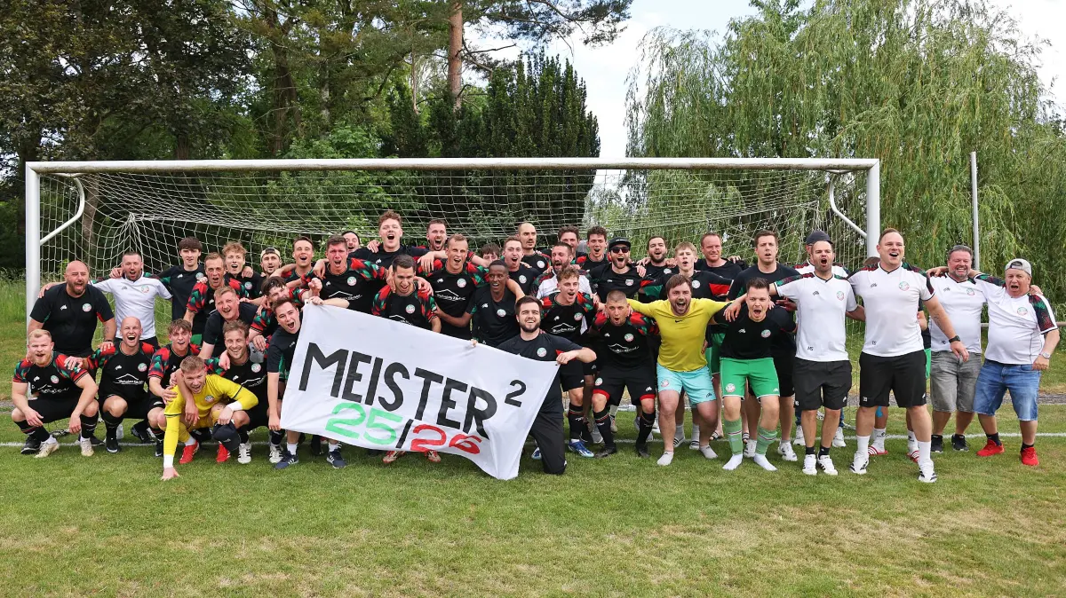 Die SGM Balzheim/Dietenheim spielt 1:1 gegen die SGM Vöhringen/Illerzell und krönt sich damit zum Meister in der Fußball-Kreisliga B3 Donau/Iller.