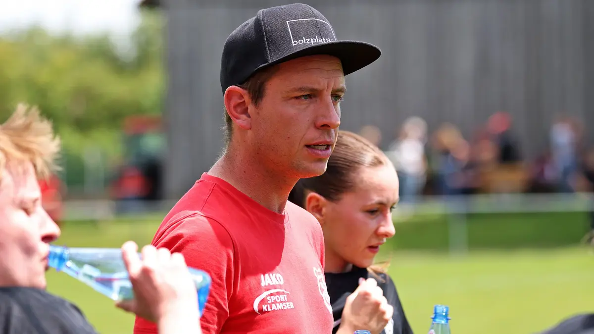 Fußball, Verbandsliga, SV Jungingen, Letztes Spiel gegen TSV Münchingen, Trainer Simon Heller
