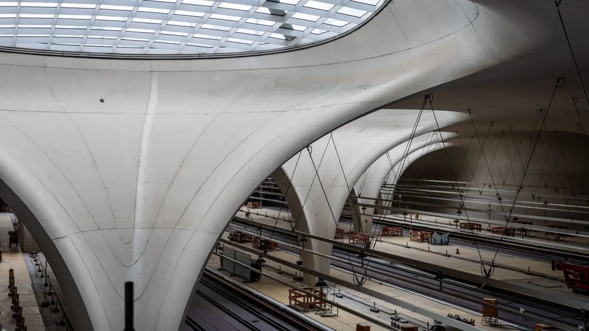 Stuttgart 21: ARCHIV - 04.04.2026, Baden-Württemberg, Stuttgart: Blick in die Bahnhofshalle des zukünftigen Stuttgarter Hauptbahnhofs. (zu dpa: «Kommt Stuttgart 21 erst 2031? Mehr Infos Ende Juni») Foto: Christoph Schmidt/dpa +++ dpa-Bildfunk +++