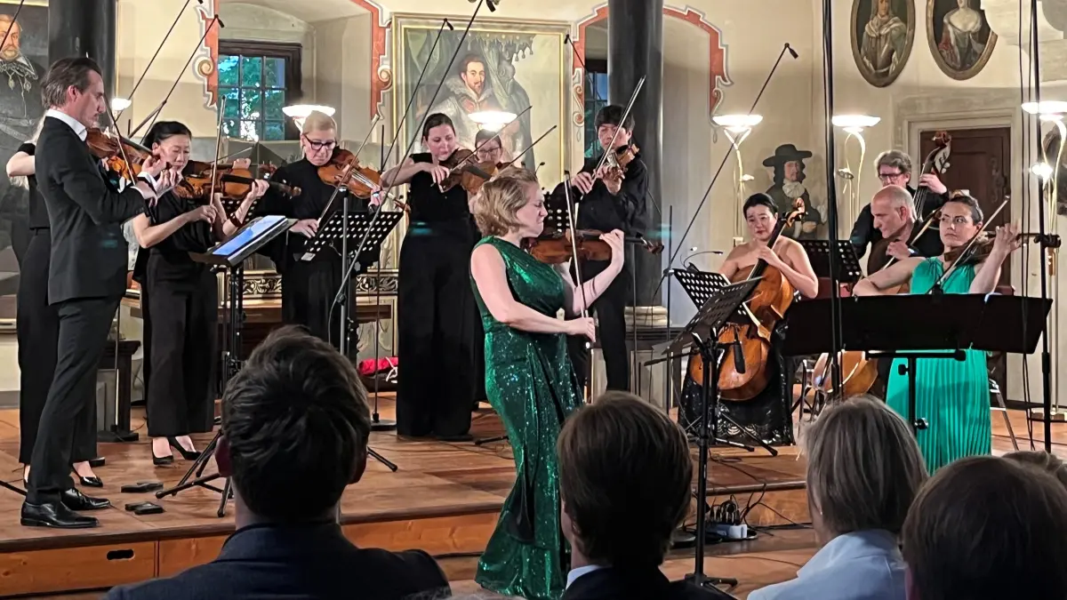 Hohenloher Kultursommer 2026, Eröffnungskonzert zur 40. Saison in Neuenstein, Orchester der Klangverwaltung München, Solistinnen Rebekka Hartmann, Violine, und Hiyoli Togawa, Viola; zudem Rozmurat Amakuliyev, Trompete, und Olga Watts, Cembalo (beide nicht im Bild).